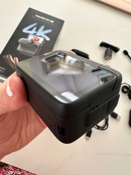 Спортна камера Insta360 GO 3S 128GB – като нова, пълен комплект + допълнителни аксесоари