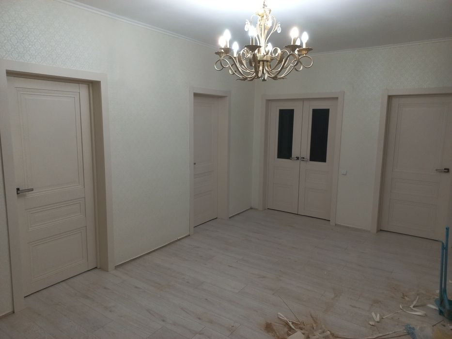 Установка межкомнатных дверей, замки.