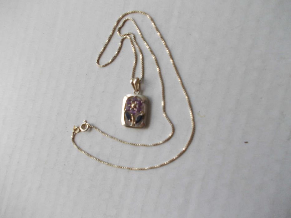 Lant si medalion pandantiv vechi din argint cu safire