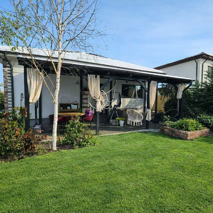 Casă contemporană cu grădină, spații versatile și intimitate–Crevedia