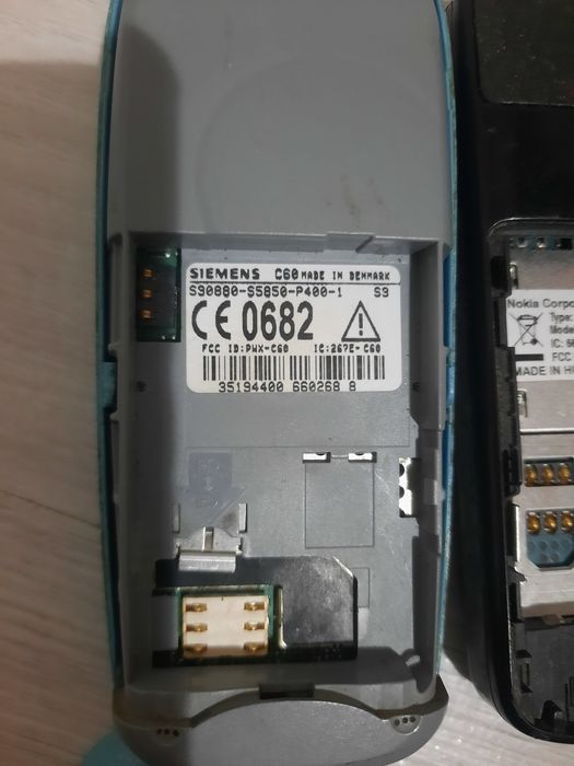 2 telefoane vechi pt colecționari