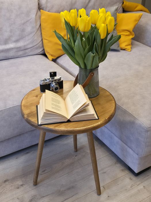 Деревянный журнальный стол