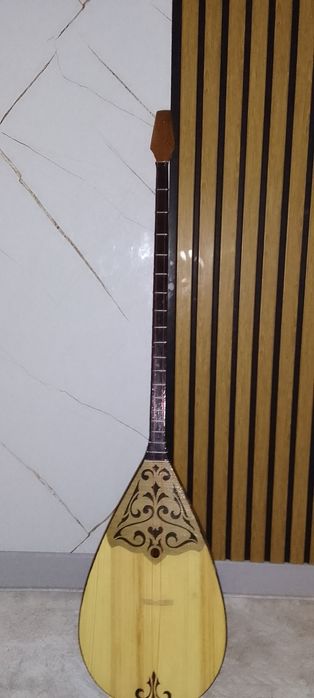 Домбыра қайың ағашынан жасалынған