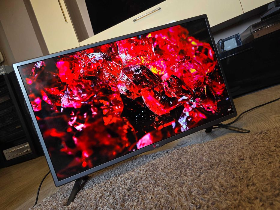 Televizor LG 82 CM FULL HD
