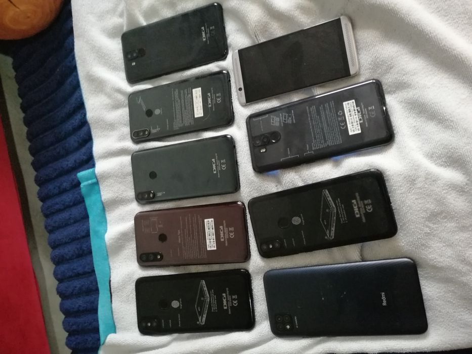 Vând telefoane  de buget