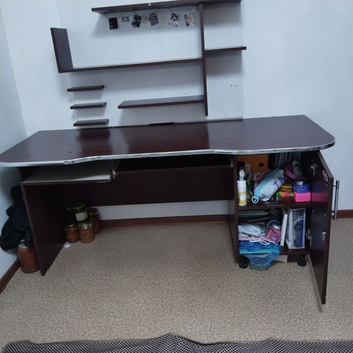 Стол для ученика с полками