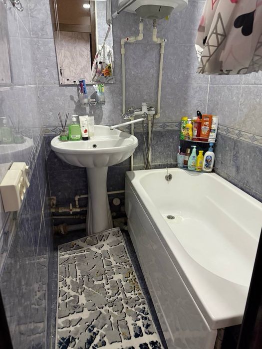 2 xonali kvartira sotiladi