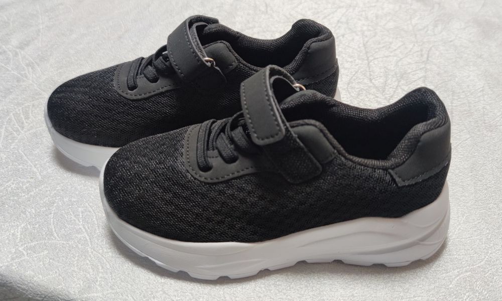 Детски маратонки НОВИ 2 броя, олекотени за момче