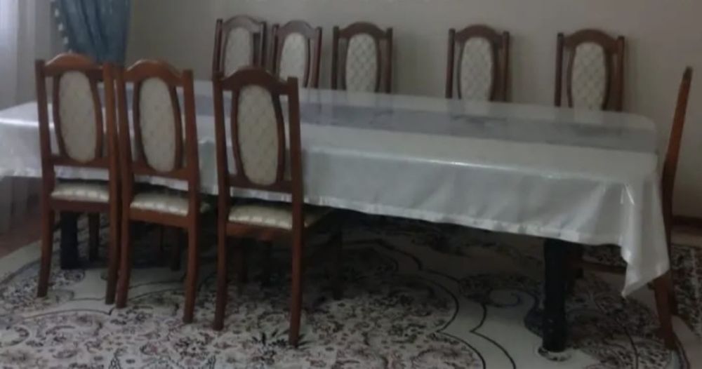 продам Стол со стульями