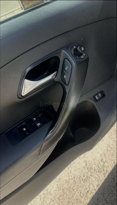 Продам Volkswagen Polo 2013, автомат