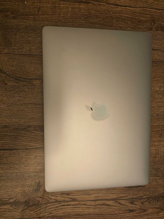 MacBook Pro 15" (2017) – 16GB RAM / 512GB SSD – Като НОВ!