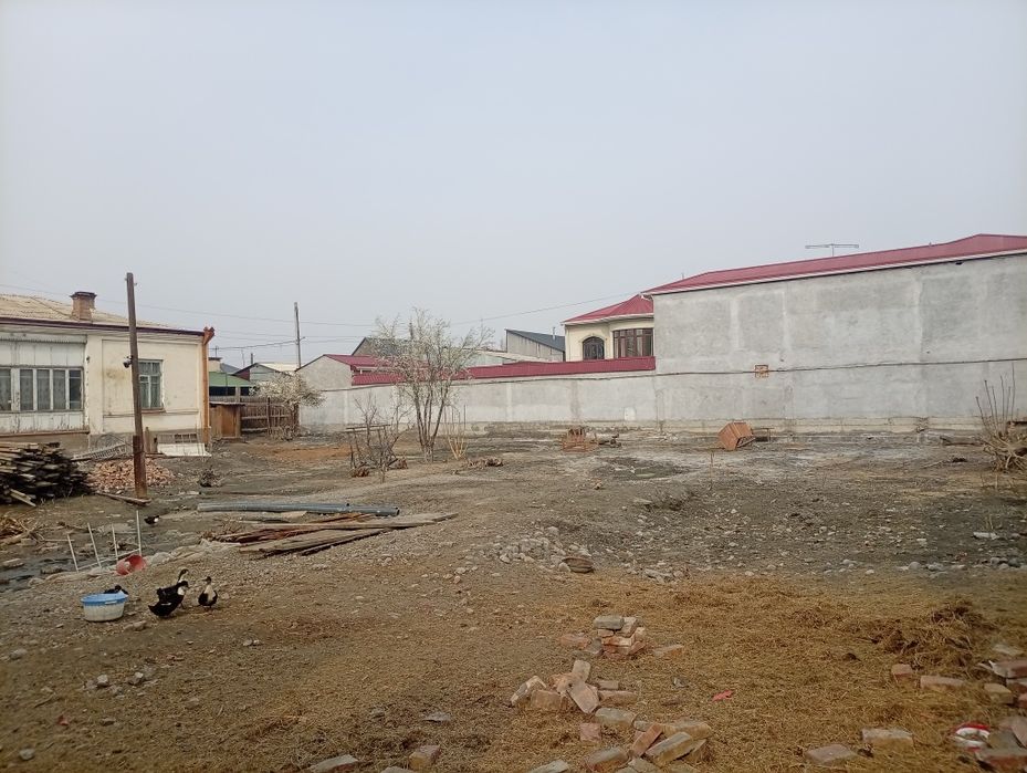 Шахар марказида яшаш, Коттеж куриш учун Ер хисобида ховли  сотилади..