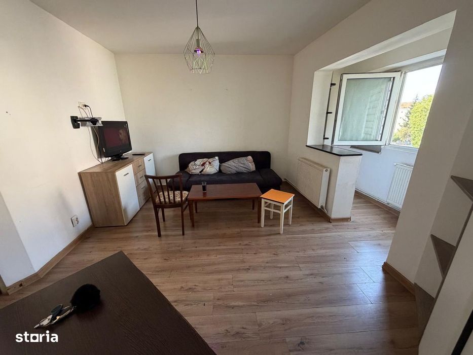 Garsoniera decomandata cu balcon zona Mihai Viteazu