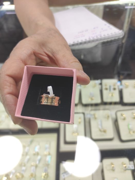 Золотое кольцо новое продам