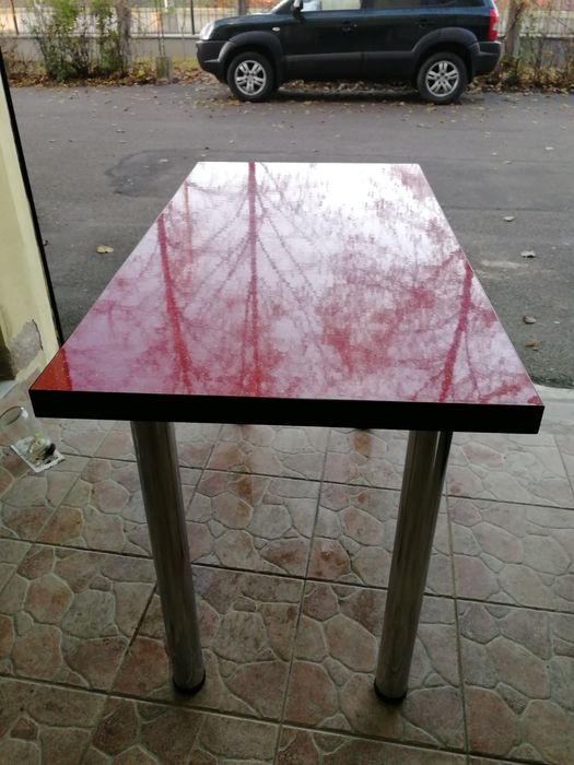 Masă de bucătărie cu blat termorezistent. Masă vintage