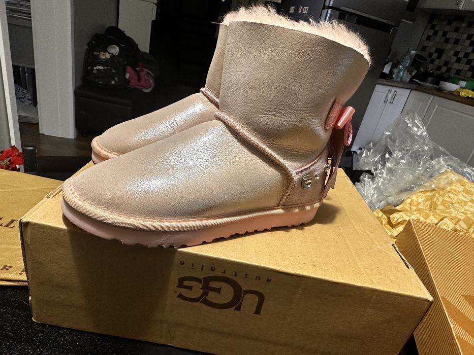 Super oferta ! Ghete UGG cu blana naturala de oaie!