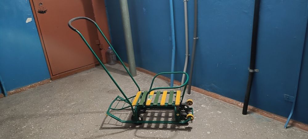 Продам санки на колесиках