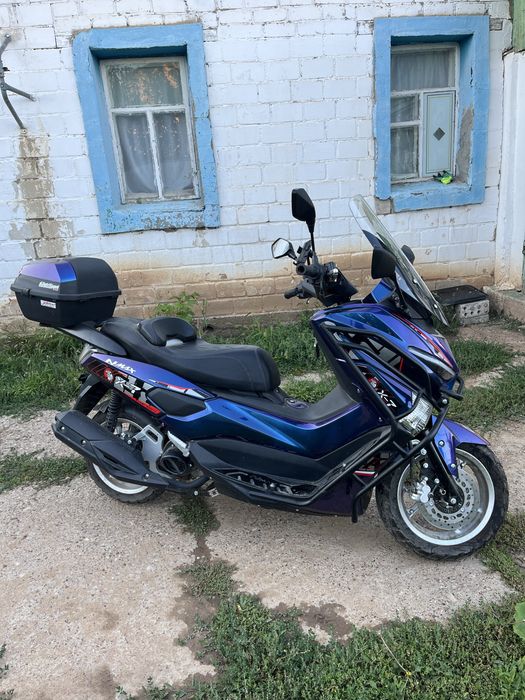 N Max скутер, мопед