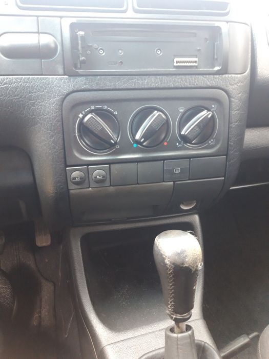 VOLKSWAGEN Vento 1995 — imagine 4