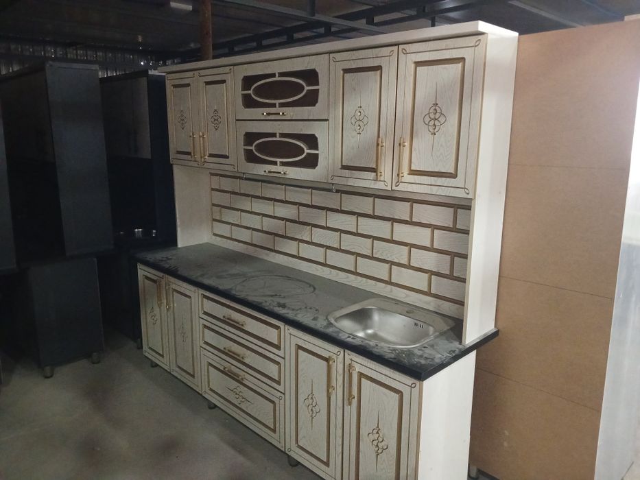 Kirashinni kuxinni shkaf