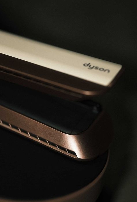 Оригинальный Dyson Airstrait с подставкой и кейсом