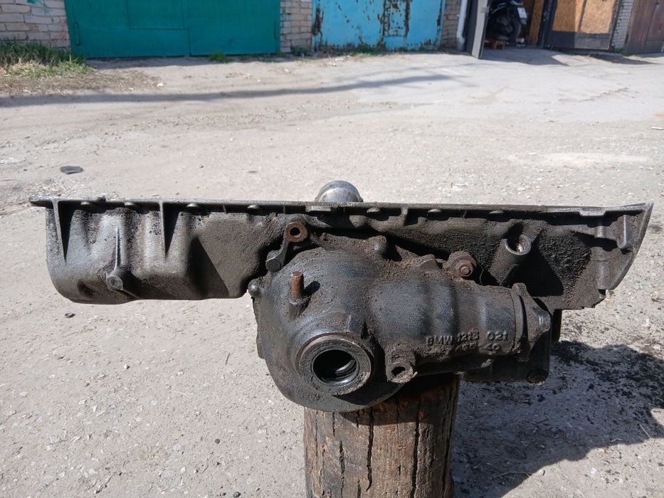 Поддон с рудуктором Бмв е34 525 ix...