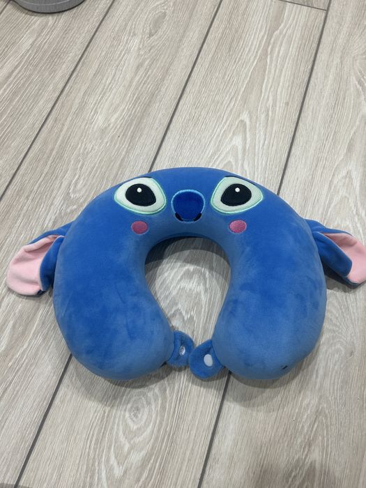 Подушка в самолет стич