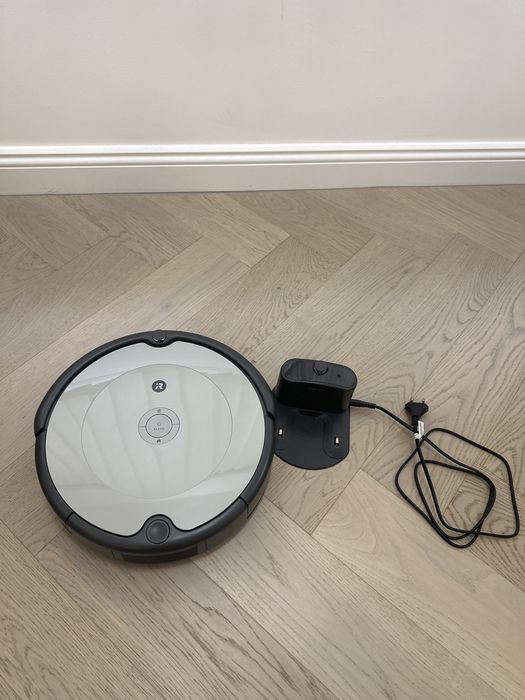 Robot aspirator iRobot Roomba 698