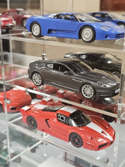 Витрина за 24 колички 1:43 Hot Wheels, Matchbox и др.