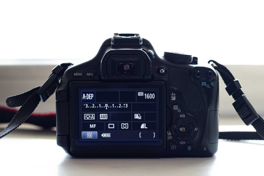 Canon 600D + объектив 18-55mm IS II