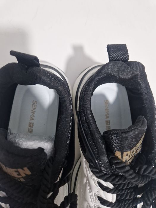 Продам кроссовки