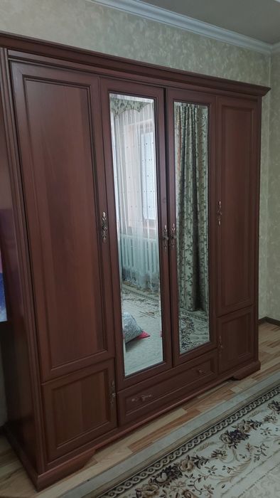 Продам спальный гарнитура.