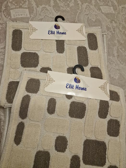 Продам новые коврики в ванную