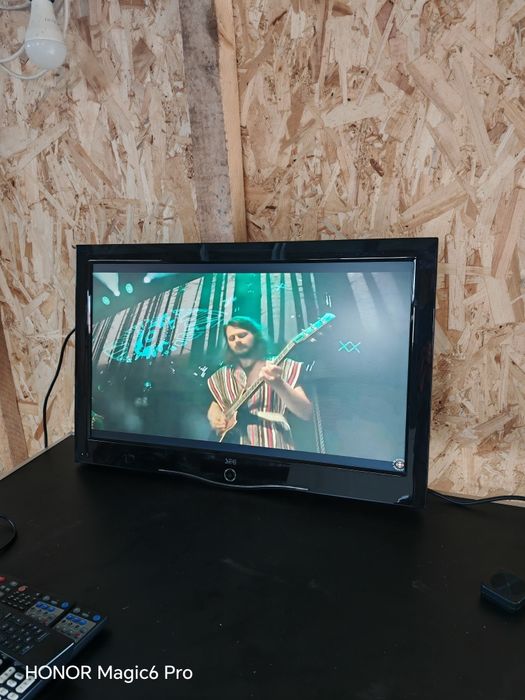 Televizor LED  81 Cm