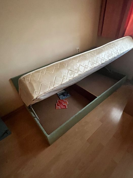 Единични легла с матраци