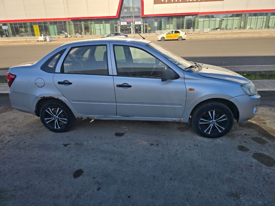 Продается Lada Granta 2012 года.
