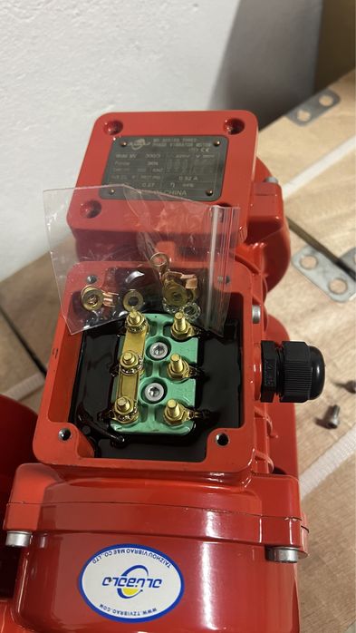 Вибратор. Мотор.