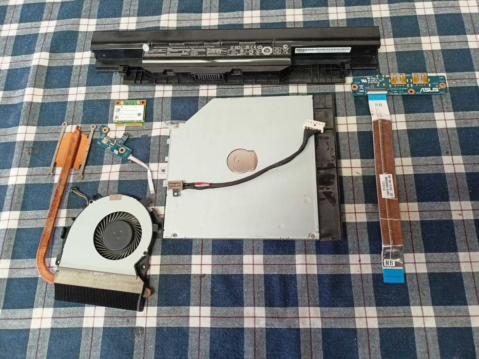Elemente Asus Pro PU551L