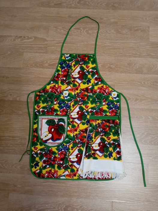 Продам фартуки новые.