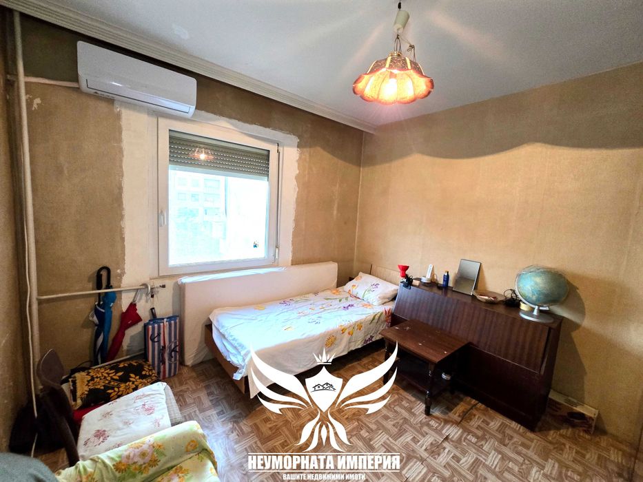 Продавам тристаен/четиристаен апартамент с площ от 94кв.м. на 5етаж в  град Пловдив квартал Тракия