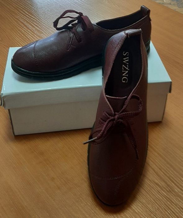 Дамски обувки с връзки