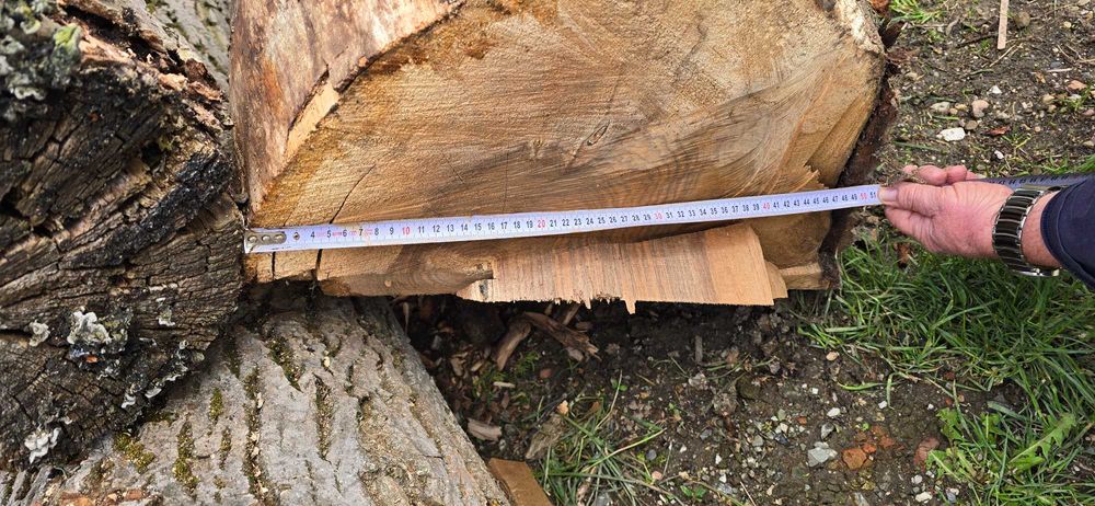 Орех, дървен материал.