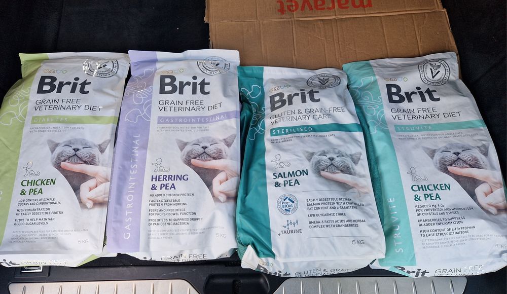Mancare pisici superpremium Brit