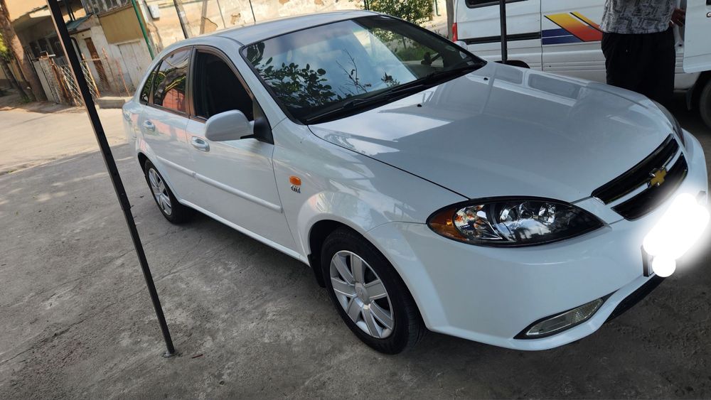 Lacetti 1.8 srochna SOTILADI