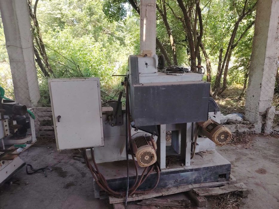 Продавам профилна  машина, калибровачна и украйчваща