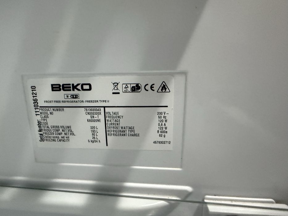 Хладилник с фризер Beko