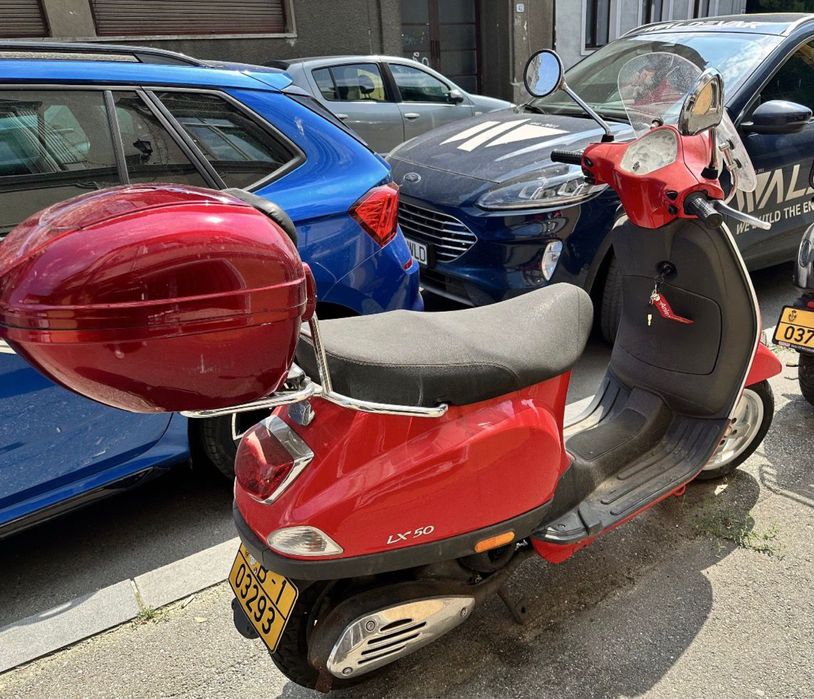 Scuter Piaggio Vespa LX-50 rosu, cu kit Mallossi fara limitator (70 km/h), topcase si parbriz