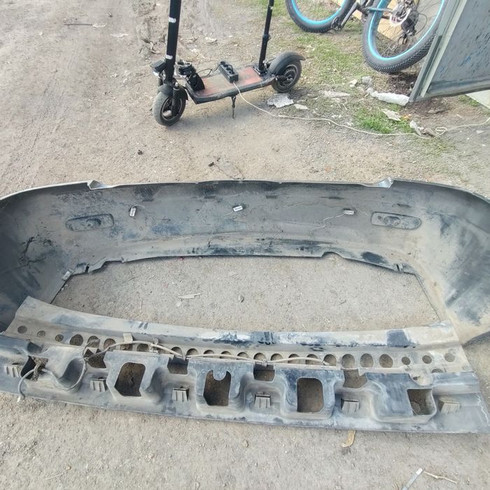 Продам бампер. Приора 2. С парктрониками.