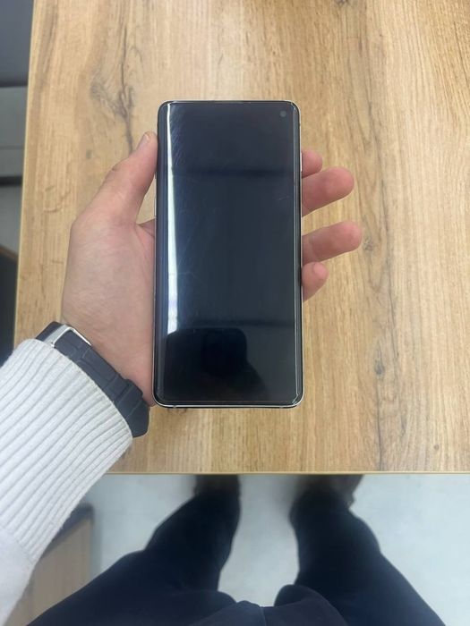 Samsung s10  sotiladi