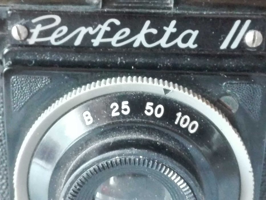 Фотоапарати  Perfekta II и Kodak Instamatic 25 Camera.